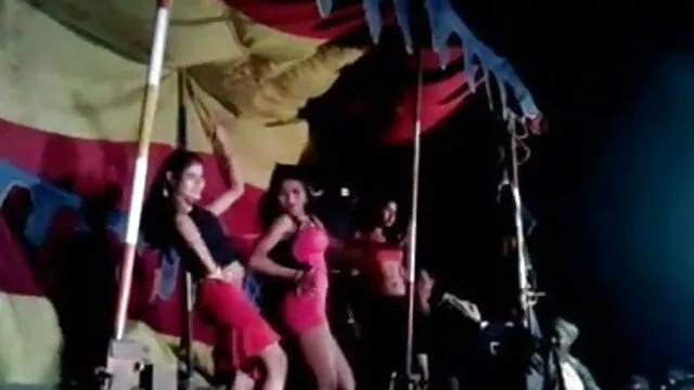 गलफुल्ला 19 प्यारी बड़े स्तन और बिल्ली से पता सेक्सी हिंदी मूवी वीडियो में चलता है