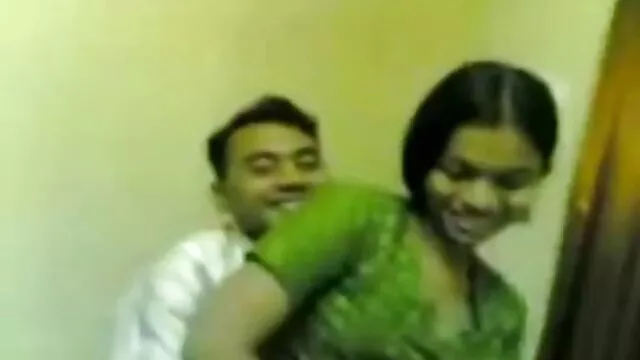 महिला एजेंट तेल से सना हुआ सेक्सी एजेंट सेक्सी फिल्म सेक्सी मूवी गड़बड़ हो जाता है