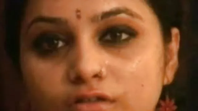 झूठ बोल में पेशाब (2009) हिंदी मूवी सेक्सी