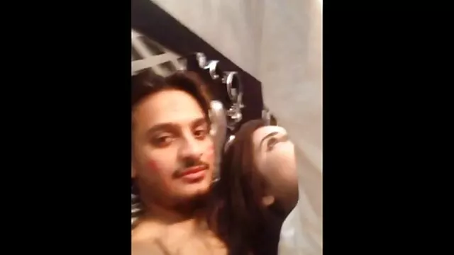 उसे जंगली हिंदी वीडियो सेक्सी मूवी बॉक्स सोफे पर टक्कर लगी हो जाता है!