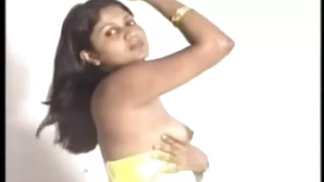 इंगा एक सेक्सी सेक्सी हिंदी वीडियो मूवी युवा छात्र और उसकी प्रेमिका है