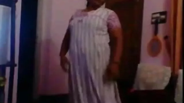 एक सेक्सी मूवी पिक्चर बीपी बड़ा गधा एक मुर्गा की सवारी के साथ मिठाई गर्म आबनूस