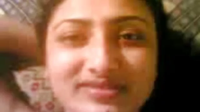 बड़े स्तन लारा क्र ा फ्ट पाता है एक विरूपण साक्ष्य हिंदी मूवी सेक्सी फिल्म में उसकी पैंट