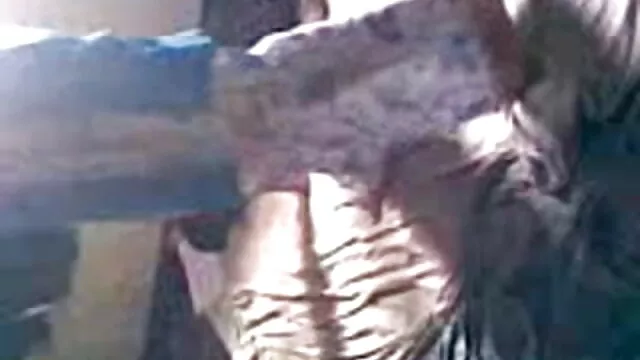 काले शहद दो लोगों पर हिंदी मूवी सेक्सी पिक्चर ले जाता है