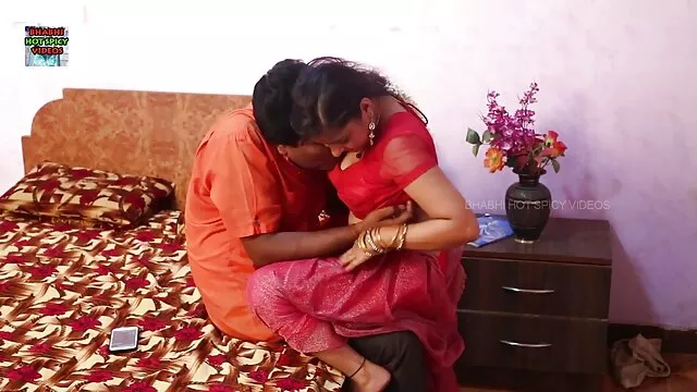 टैटू विवाहित आदमी एक समलैंगिक द्वारा गड़बड़ हो हिंदी मूवी सेक्सी फिल्म जाता है