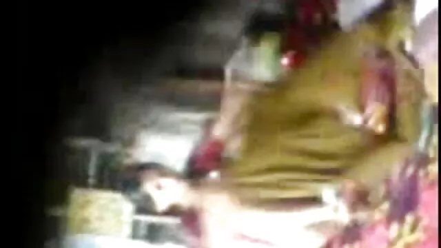 सुंदर श्यामला काले नायलॉन में सेक्स पिक्चर फुल