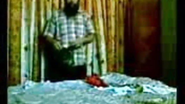 लाल बीपी सेक्सी फिल्म वीडियो पहने लड़की पार्क में