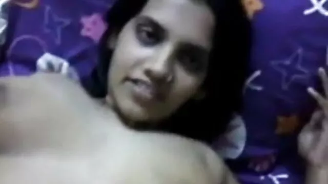 Sandwiched सुनहरे बालों वाली बीएफ सेक्सी पिक्चर मूवी मधु मोज़ा में