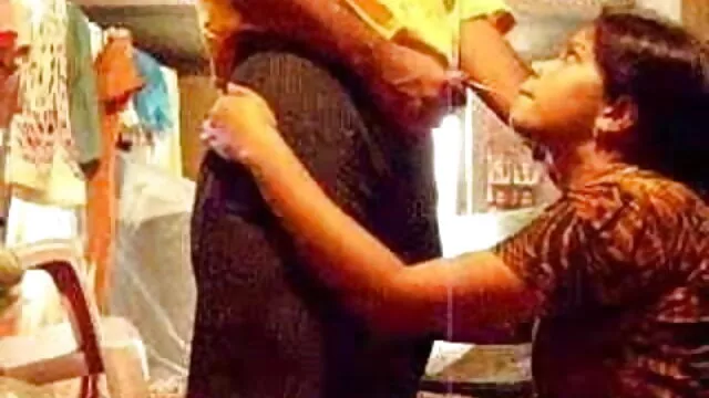 सुंदर सुनहरे बालों वाली लड़की में सफेद अधोवस्त्र बीपी सेक्सी हिंदी मूवी 69