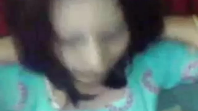 गर्म पूर्व प्रेमिका स्ट्रिप्स हिंदी मूवी सेक्सी वीडियो में एक सेक्सी नृत्य